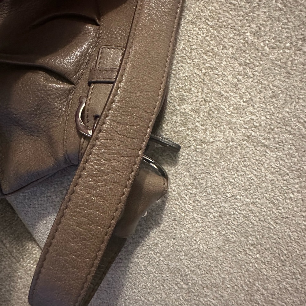 ‼️SOLD‼️Salvatore Ferragamo Gancini Shoulder Bag Leather Brown Silver - Picture 10 of 10